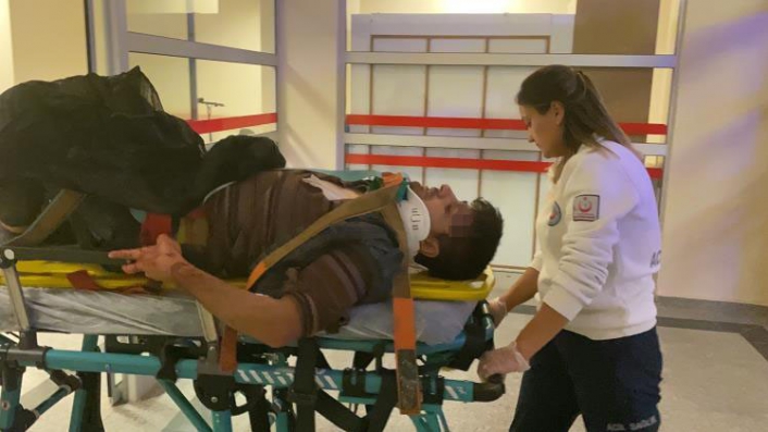 Adıyaman´da otomobil kamyonetle çarpıştı: 2 yaralı