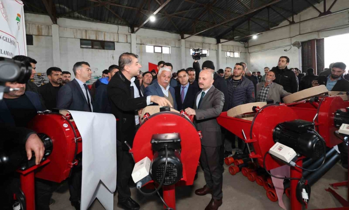 Çiftçilere zirai alet ve ekipman dağıtıldı