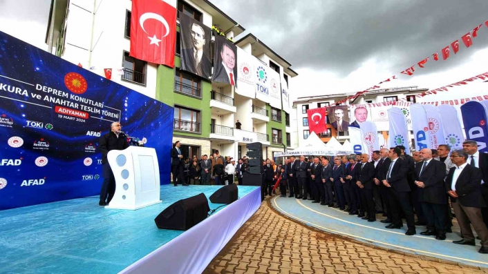 Bakan Vedat Işıkhan: Dünyanın birçok ülkesinden büyük bölgeyi yeniden inşa ediyoruz