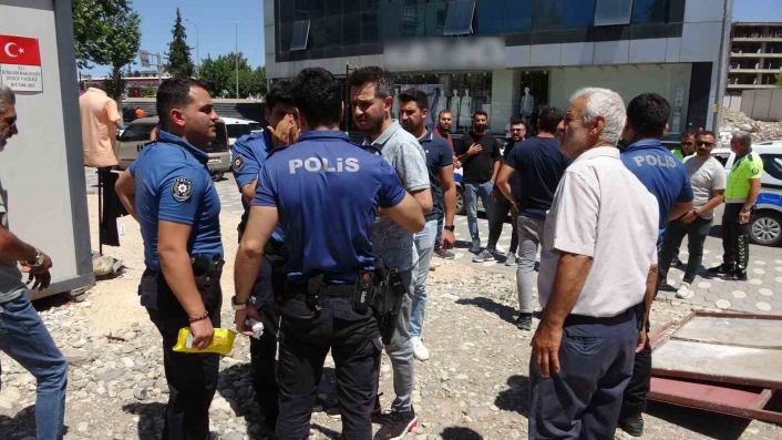Adıyaman'da yol verme kavgası 1 polis yaralı