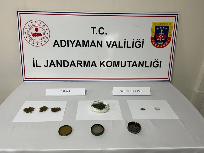 Adıyamanda durdurulan araçta uyuşturucu ele geçirildi: 1 gözaltı