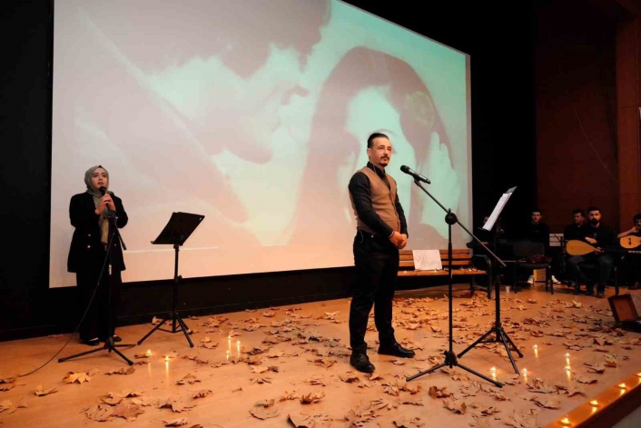 Beşinci Mevsim adlı şiir ve müzik programı düzenlendi