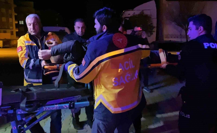 İş yerinde otururken silahlı saldırıya uğrayan kişi yaralandı