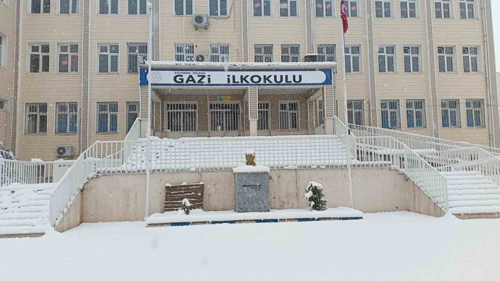 Adıyamanda eğitime kar engeli
