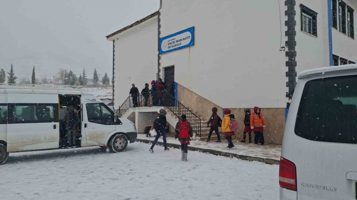 Adıyamanda eğitime kar engeli
