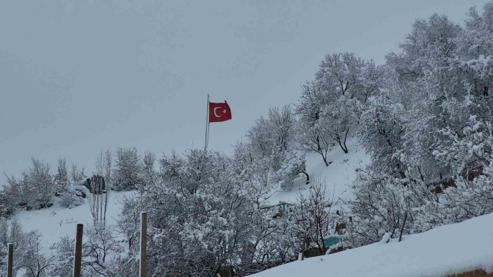 Adıyamanda kar yağışıyla kartpostallık görüntüler ortaya çıktı