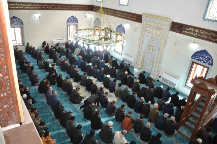 Besnide Necip Öztürk Camii ibadete açıldı