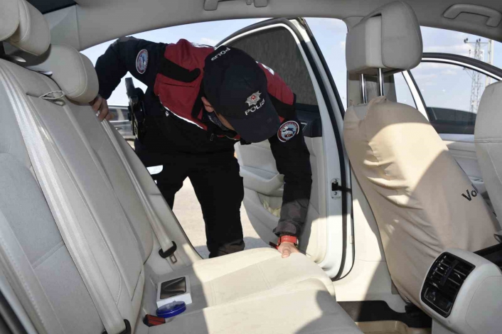 Adıyamanda huzur güven uygulamasına 211 kişinin kimlik kontrolü yapıldı