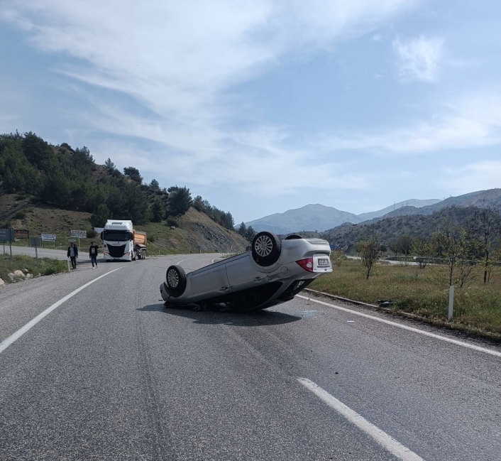 Gölbaşında otomobil takla attı: 1 yaralı
