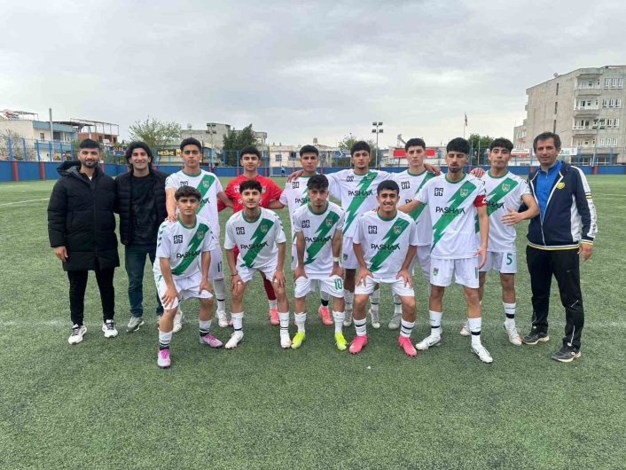 Kahta İdman Yurdu FK U18 takımı, bölge finallerine katılmaya hak kazandı