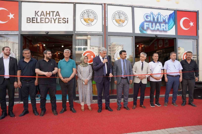 Kahta Belediyesi Giyim Fuarını hizmete açtı
