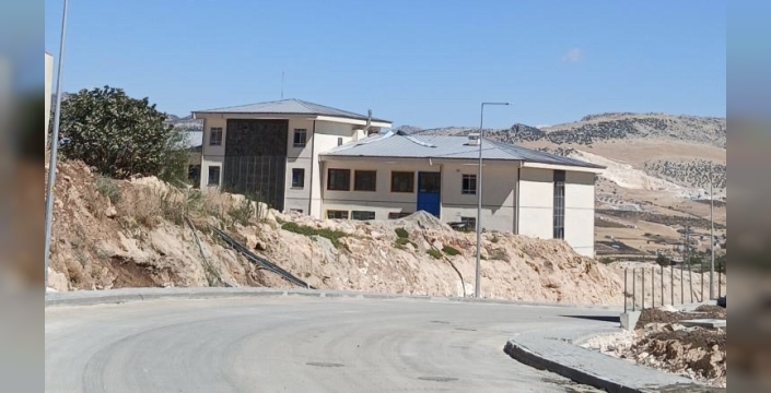 Adıyaman İndere’de Okulların Çatısı Uçtu