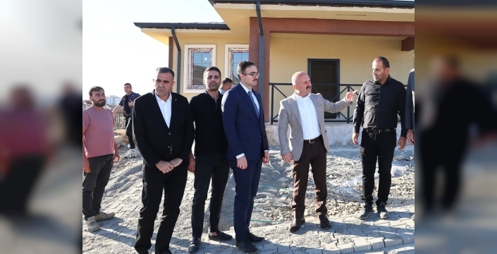 Vali Varol, Sincik’te yapımı tamamlanan köy evlerini inceledi