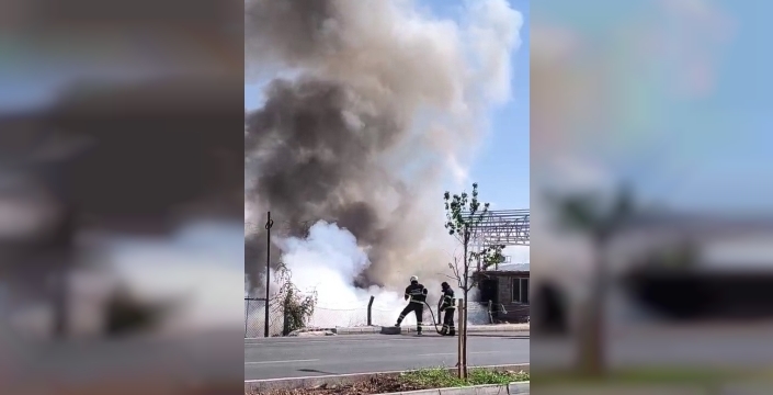 Yerleşim alanına yakın çıkan yangın korkuttu