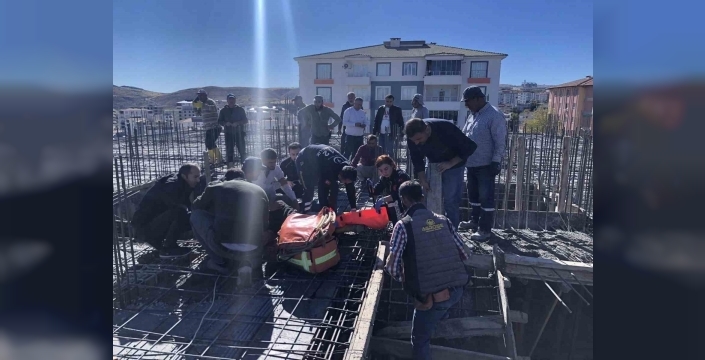 Kırılan pompa parçasının altında kalan işçi yaralandı