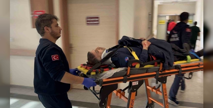 Adıyaman’da otomobiller çarpıştı: 3 infaz koruma memuru yaralandı