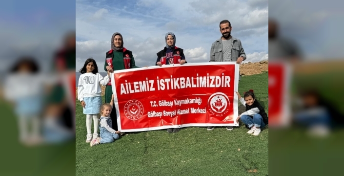 Paraşütle "Ailemiz istikbalimizdir" mesajı verildi