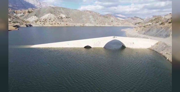 Roma dönemine ait altınlı köprüsü sular altında kalıyor