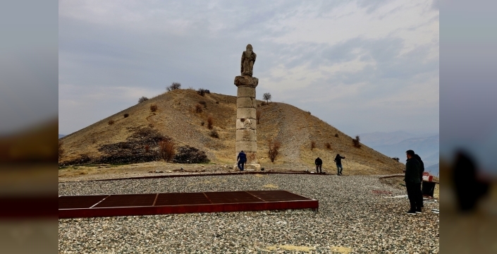 Karakuş Tümülüsü’nde aydınlatma çalışmaları incelendi