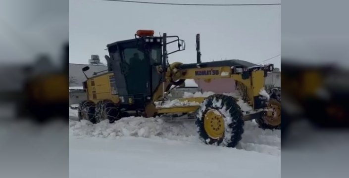 Adıyaman’da karla mücadele aralıksız sürüyor