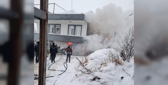 Evde çıkan yangın korkuttu