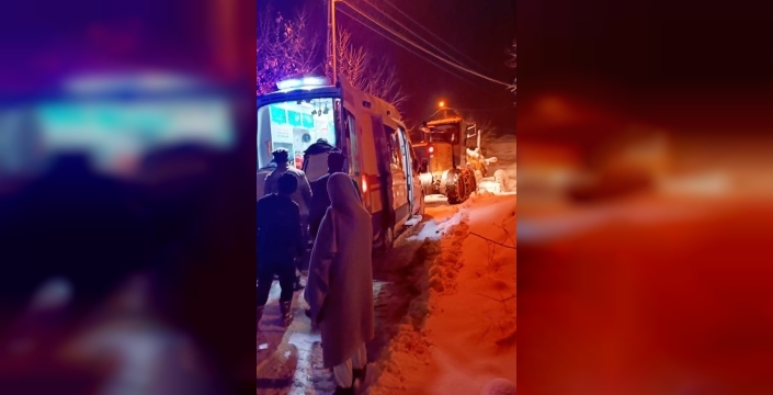 Kapalı köy yolunun açılmasıyla hasta hastaneye ulaştırıldı
