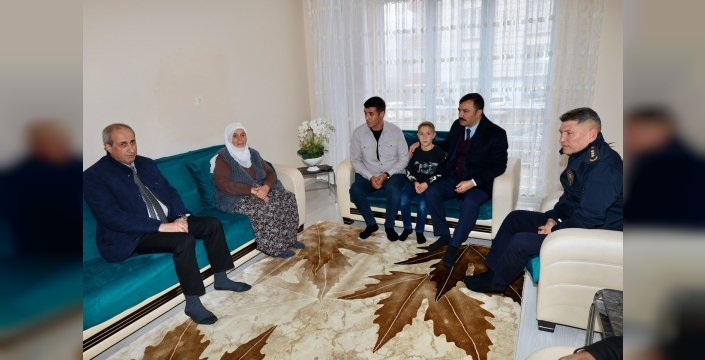 Şehit ailelerine anlamlı ziyaret