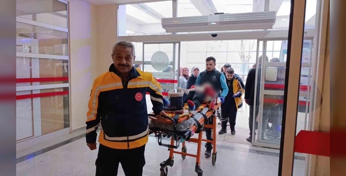 Adıyaman’da otomobil şarampole devrildi: 5 yaralı