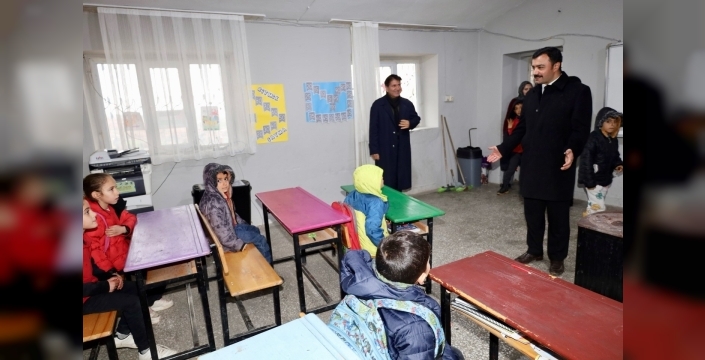Kahta Kaymakamı Soysal, Ballı Köyü’nde vatandaşlarla buluştu