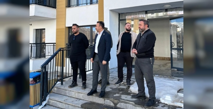 Kaymakam Pelvan deprem konutlarında incelemelerde bulundu