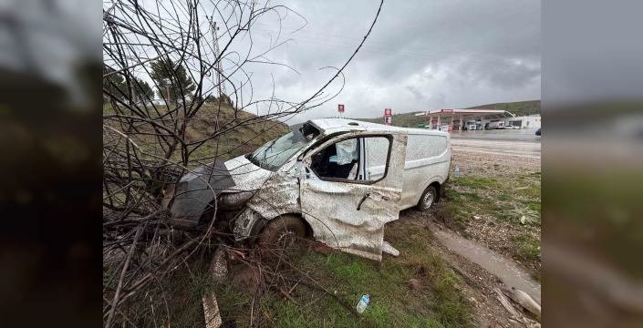 Midibüs şarampole girdi: 1 yaralı