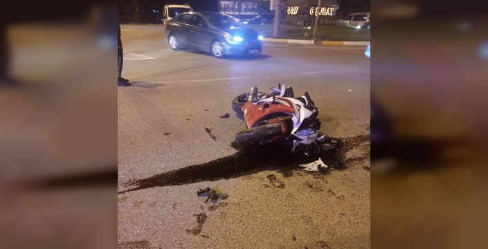 Motosiklet ile otomobil çarpıştı: 1 yaralı
