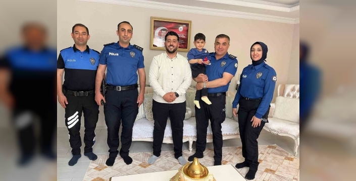 Şehit aileleri ile şehitlikler bayramda ziyaret edildi