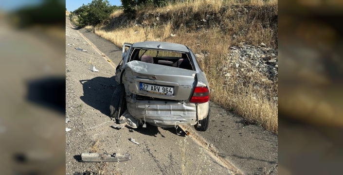 Çekici ile otomobil çarpıştı: 2 yaralı