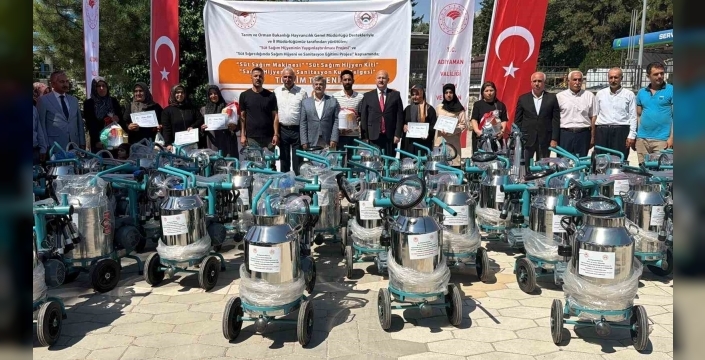 Adıyaman’da süt sağım makineleri üreticilere dağıtıldı