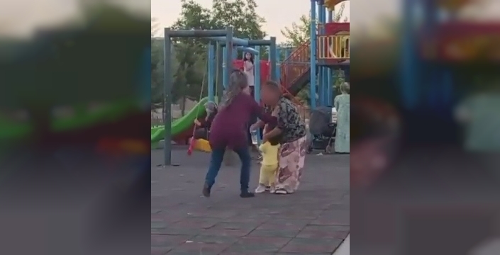 Ağlayan çocuğu sakinleştirmeye çalışan engelli kadın dayak yedi