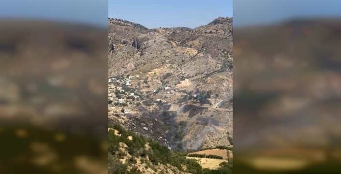 Eski Kahta Kalesi yanında çıkan yangın kontrol altına alındı