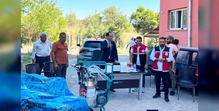 Gerger’de üreticilere yüzde 50 hibeli süt sağım makinesi desteği