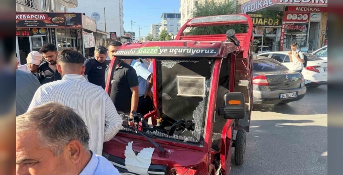 Hafif ticari araç ile elektrikli motosiklet çarpıştı: 1 yaralı