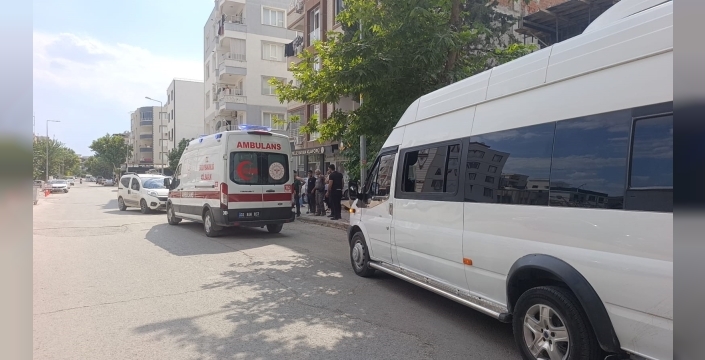 Hafif ticari araç ile motosiklet çarpıştı: 1 yaralı