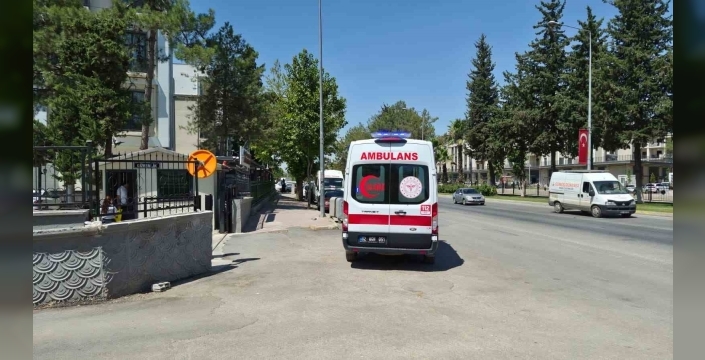 Hafif ticari aracın çarptığı yaya yaralandı