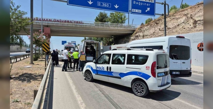 Hasta nakil aracı arızalanan otomobile çarptı: 1 yaralı