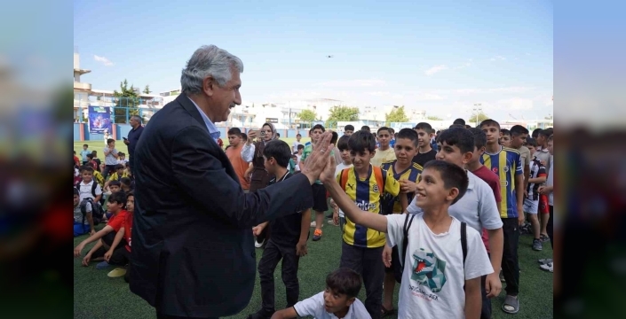 Kahta Belediyesi’nden yaz spor okulları öğrencilerine forma desteği