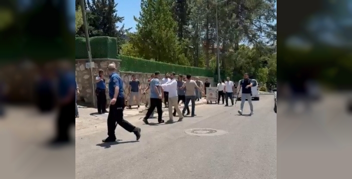 Kavga eden şahıslara biber gazıyla müdahale edildi
