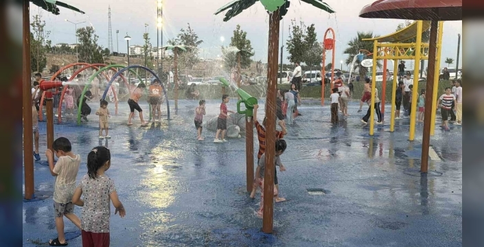 Kavurucu sıcakta çocukların serinlik adresi su oyun parkları
