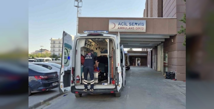 Kumaş tıraşlama makinesine elini kaptıran işçi yaralandı