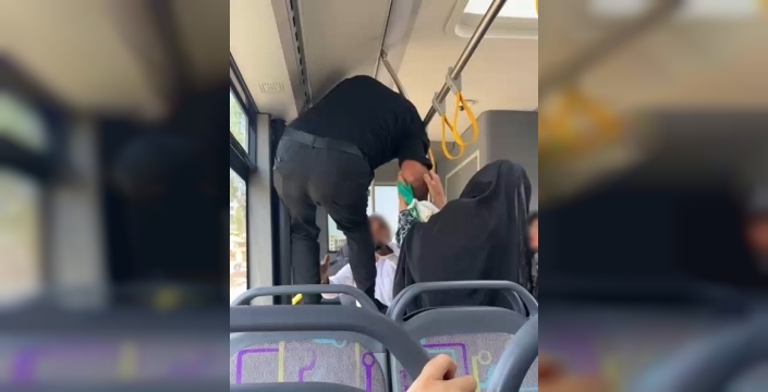 Otobüste tekmeli, yumruklu kavga