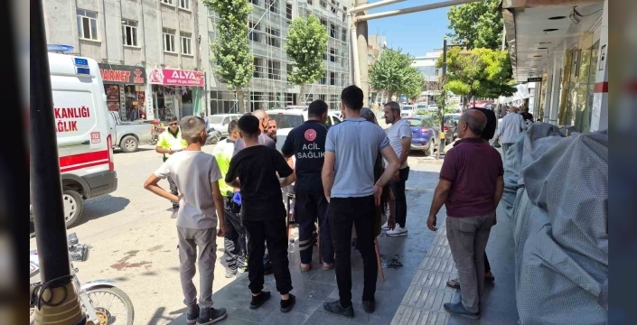 Panelvan araç ile motosiklet çarpıştı: Anne ve 2 çocuğu yaralandı