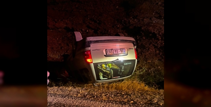 Takla atan otomobildeki 2 kişi yaralandı