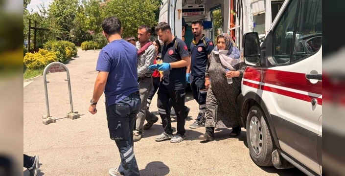Takla atan otomobildeki 4 kişi yaralandı